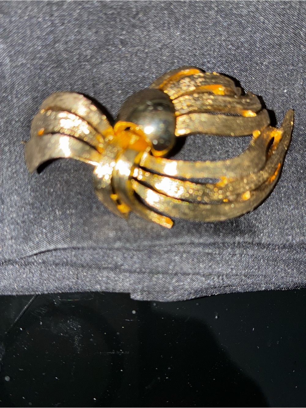 Deltah women’s gold tone brooch